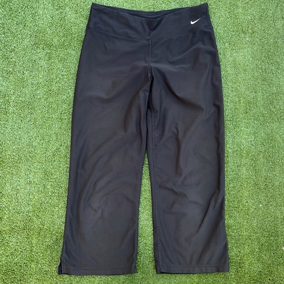 Nike fit dry black capri workout pants perfect fit size Medium Preowned - Picture 1 of 4